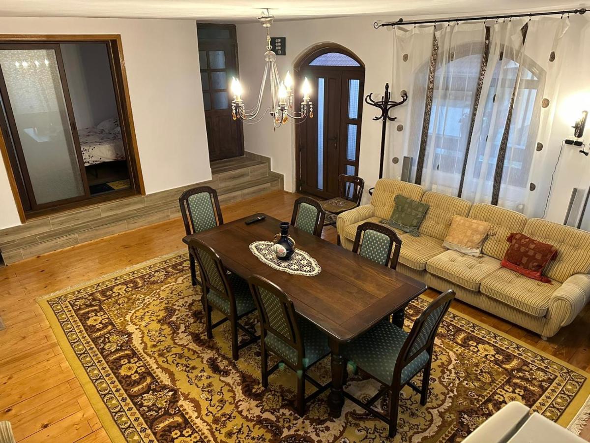 Casa De Vacanta Mirela โนวาชิ-สเตรยนี ภายนอก รูปภาพ