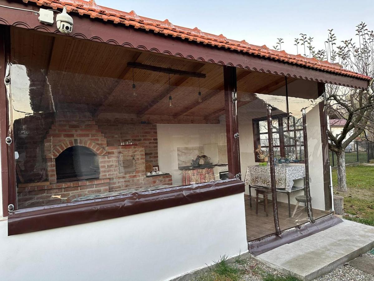 Casa De Vacanta Mirela โนวาชิ-สเตรยนี ภายนอก รูปภาพ