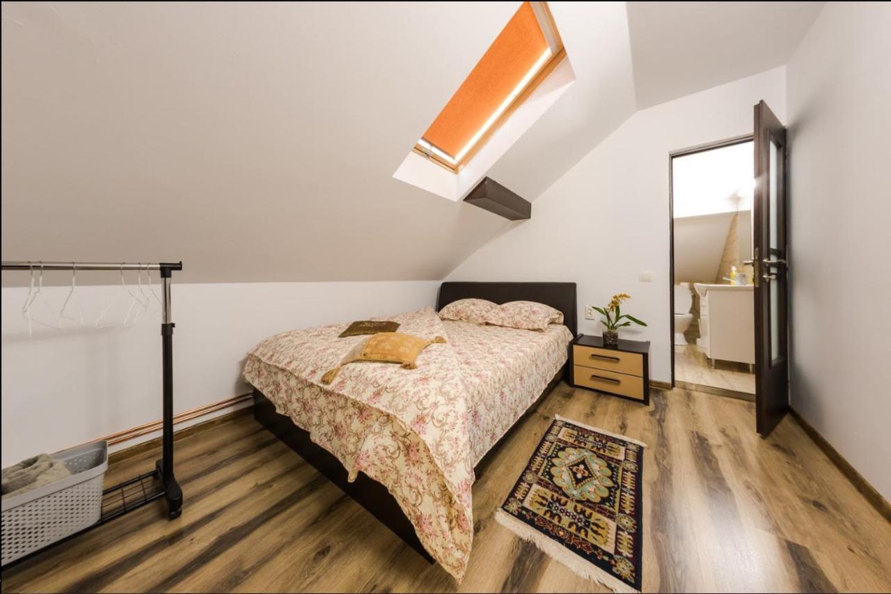 Casa De Vacanta Mirela โนวาชิ-สเตรยนี ภายนอก รูปภาพ
