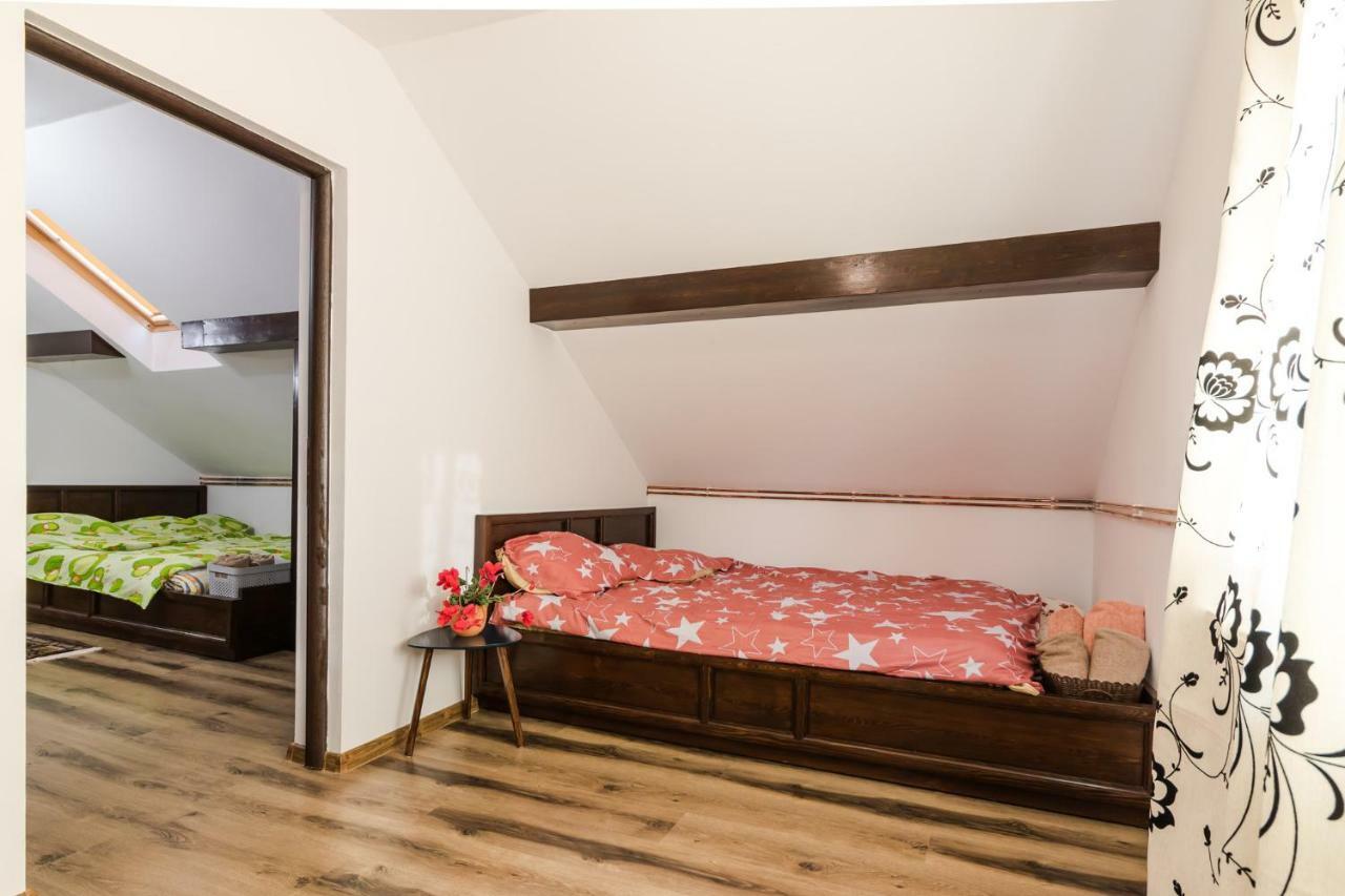 Casa De Vacanta Mirela โนวาชิ-สเตรยนี ภายนอก รูปภาพ