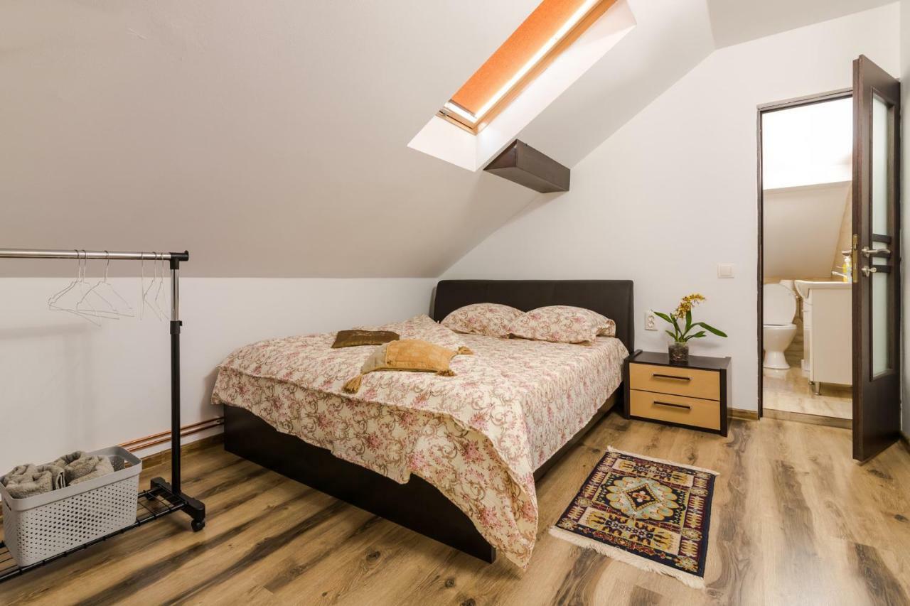 Casa De Vacanta Mirela โนวาชิ-สเตรยนี ภายนอก รูปภาพ