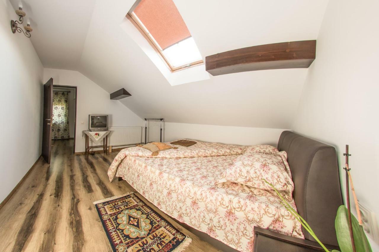Casa De Vacanta Mirela โนวาชิ-สเตรยนี ภายนอก รูปภาพ