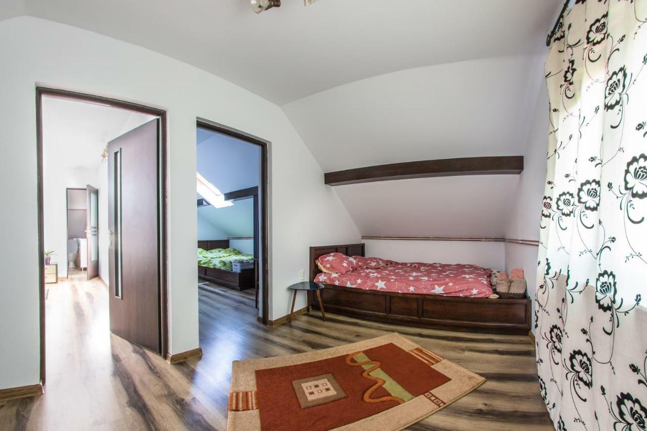 Casa De Vacanta Mirela โนวาชิ-สเตรยนี ภายนอก รูปภาพ
