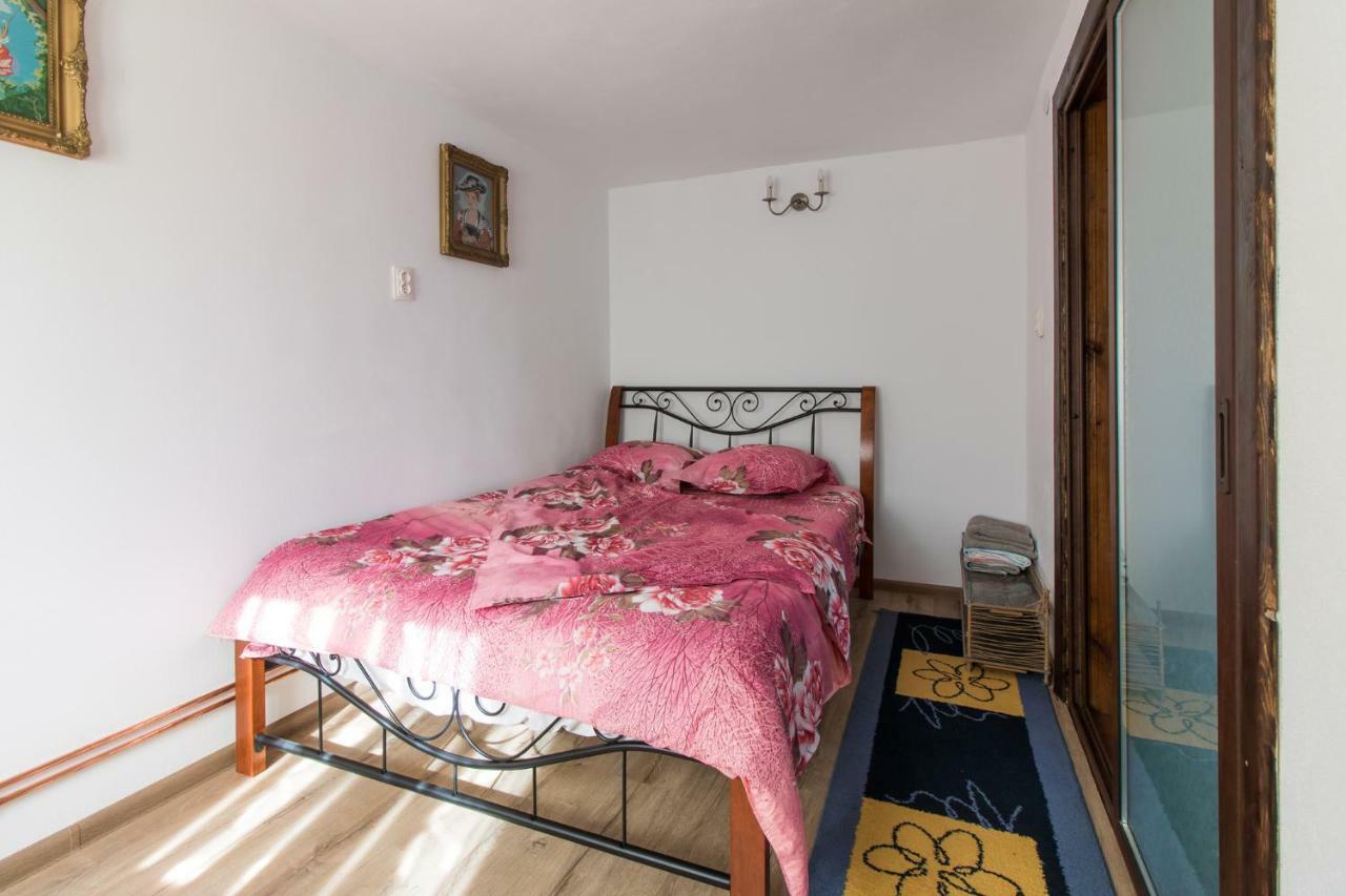 Casa De Vacanta Mirela โนวาชิ-สเตรยนี ภายนอก รูปภาพ